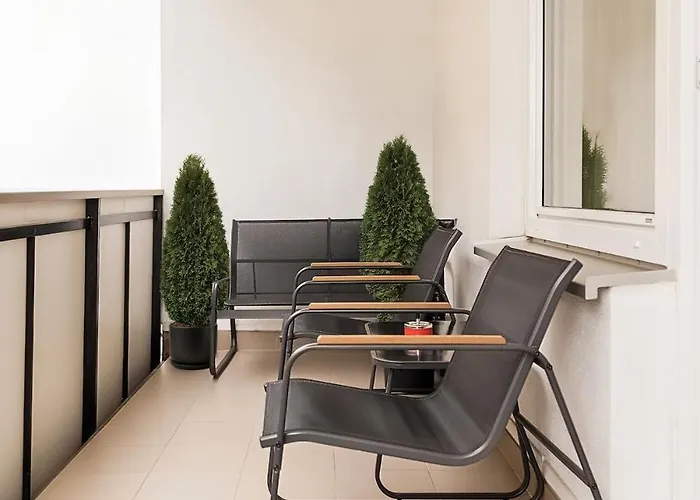 100 M2 Near Belvedere And Train Station Viena
