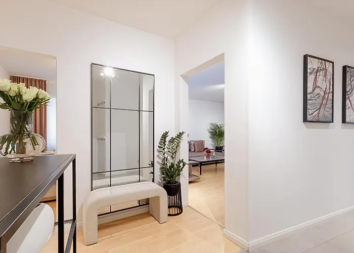 Apartamento 100 M2 Near Belvedere And Train Station *
